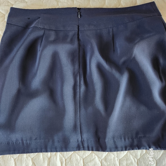 Never worn Banana Republic Navy Blue mini skirt in size 14 - Picture 2 of 3